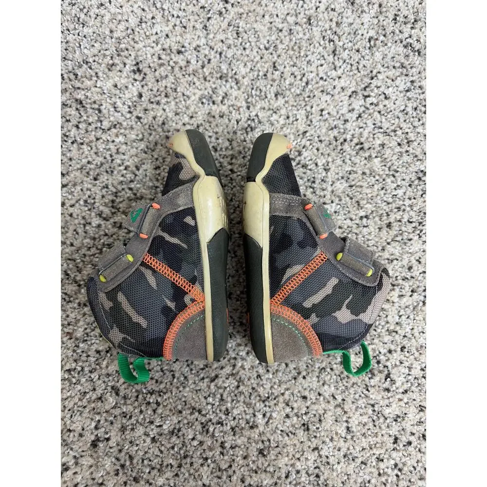 Plae High Top Sneakers Little Boy Size 8 Camo 105021
